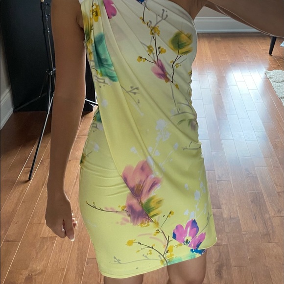 Yellow floral one shoulder dress NWOT - Picture 4 of 10